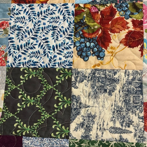 Granny’s Girls -  FLORAL BONANZA QUILT - Picture 8 of 14